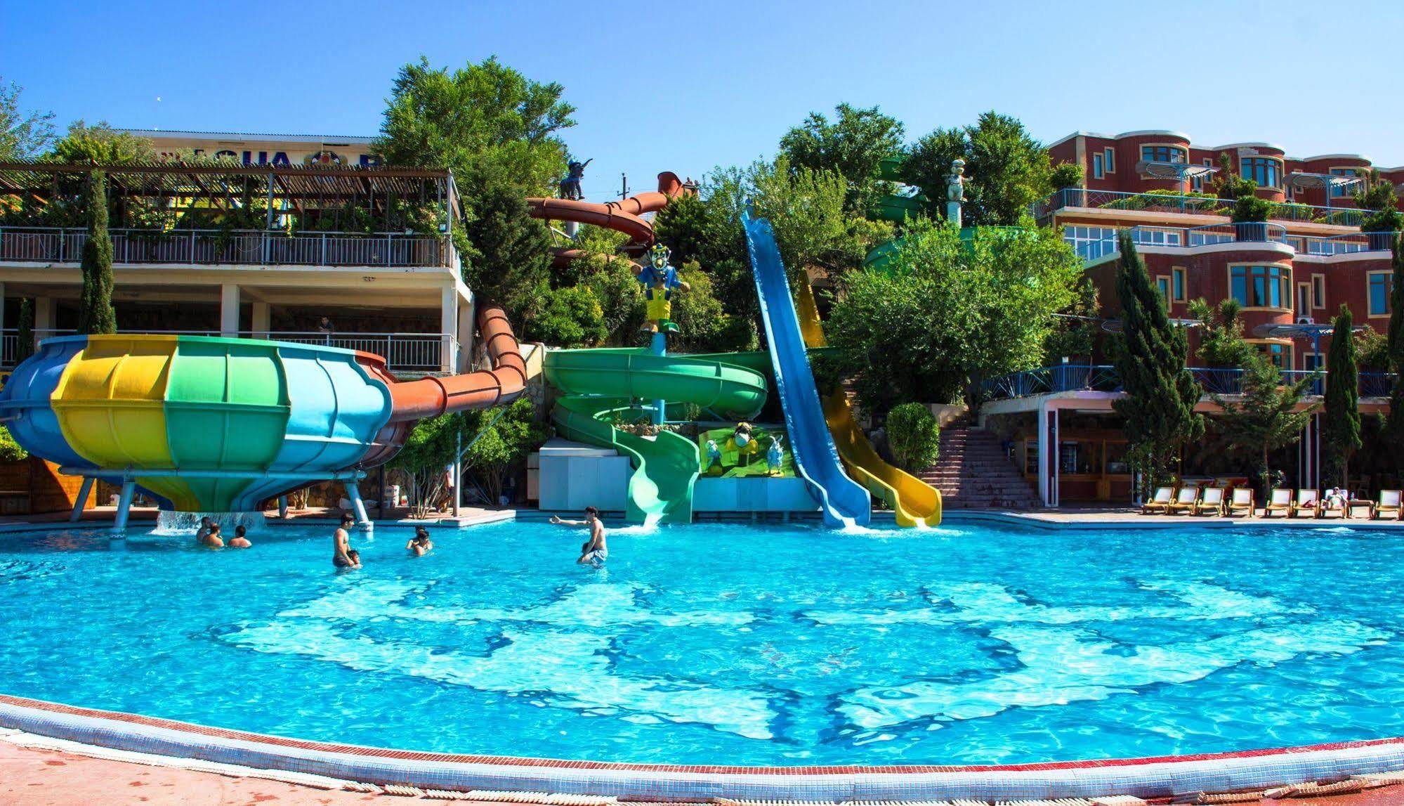 Af Hotel Aqua Park Family Resort Complex 诺夫哈那 外观 照片